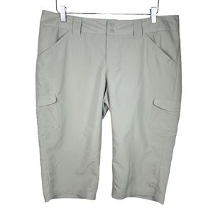 COLUMBIA Omni-Shade Women’s Tan Cargo Capri Pants Hiking Outdoor Sz 12W x 18L